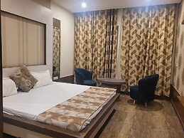 The Aura Grand