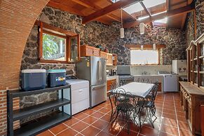 Beautiful Country House Pool & Views