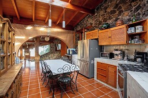 Beautiful Country House Pool & Views
