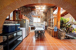 Beautiful Country House Pool & Views