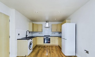 Cosy Feltham Apartment With 2 Bedrooms