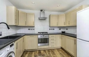 Cosy Feltham Apartment With 2 Bedrooms