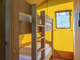 Nice Safari Tent in De Maasduinen