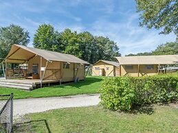 Nice Safari Tent in De Maasduinen