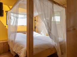 Nice Safari Tent in De Maasduinen