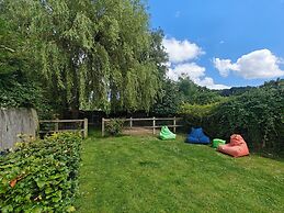 King Arthur's Rest - Sleeps 10, Hot Tub & Garden