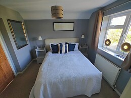 King Arthur's Rest - Sleeps 10, Hot Tub & Garden