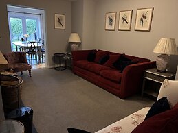 King Arthur's Rest - Sleeps 10, Hot Tub & Garden