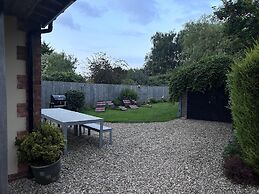 King Arthur's Rest - Sleeps 10, Hot Tub & Garden