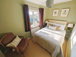 King Arthur's Rest - Sleeps 10, Hot Tub & Garden