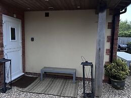 King Arthur's Rest - Sleeps 10, Hot Tub & Garden