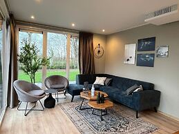Modern Chalet Near Three National Parks
