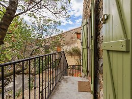 Welcoming Holiday Home in Tautavel With Balcony