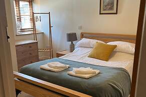 Dee Valley Country Escape - Sleeps 4 & Hot Tub