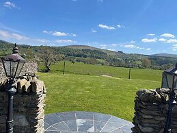 Dee Valley Country Escape - Sleeps 4 & Hot Tub