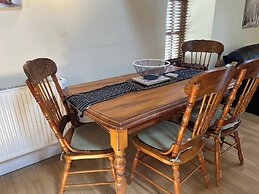 Dee Valley Country Escape - Sleeps 4 & Hot Tub