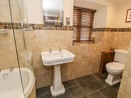 Dee Valley Country Escape - Sleeps 4 & Hot Tub