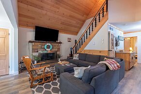 Arcade, Sports Bar, Deck Living, Fire Pit, Near the Lake! Sasa by Avan