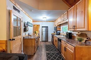 Arcade, Sports Bar, Deck Living, Fire Pit, Near the Lake! Sasa by Avan