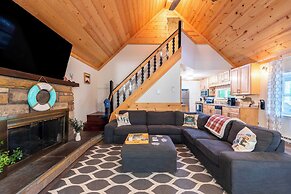 Arcade, Sports Bar, Deck Living, Fire Pit, Near the Lake! Sasa by Avan