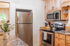 Arcade, Sports Bar, Deck Living, Fire Pit, Near the Lake! Sasa by Avan