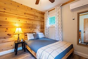 Arcade, Sports Bar, Deck Living, Fire Pit, Near the Lake! Sasa by Avan