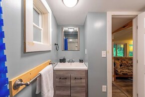 Arcade, Sports Bar, Deck Living, Fire Pit, Near the Lake! Sasa by Avan