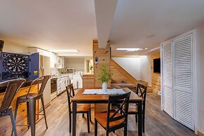 Arcade, Sports Bar, Deck Living, Fire Pit, Near the Lake! Sasa by Avan