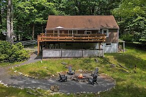 Arcade, Sports Bar, Deck Living, Fire Pit, Near the Lake! Sasa by Avan