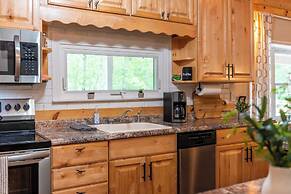 Arcade, Sports Bar, Deck Living, Fire Pit, Near the Lake! Sasa by Avan