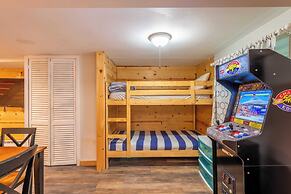 Arcade, Sports Bar, Deck Living, Fire Pit, Near the Lake! Sasa by Avan