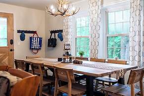 Arcade, Sports Bar, Deck Living, Fire Pit, Near the Lake! Sasa by Avan