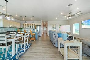 Frisky Flip Flopper by Avantstay Pool + Views