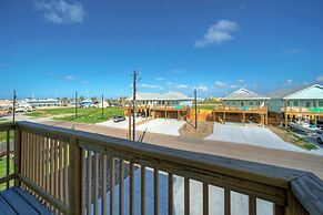 Frisky Flip Flopper by Avantstay Pool + Views