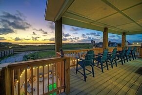 Frisky Flip Flopper by Avantstay Pool + Views