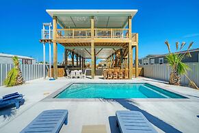 Frisky Flip Flopper by Avantstay Pool + Views