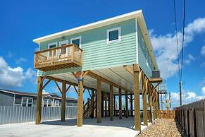 Frisky Flip Flopper by Avantstay Pool + Views