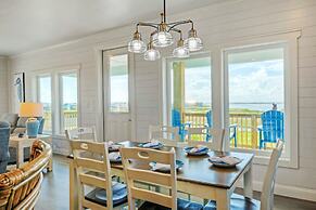 Frisky Flip Flopper by Avantstay Pool + Views