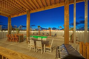 Frisky Flip Flopper by Avantstay Pool + Views