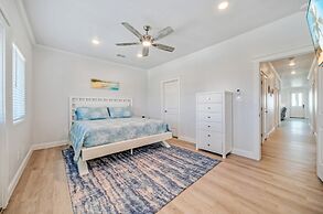 Frisky Flip Flopper by Avantstay Pool + Views