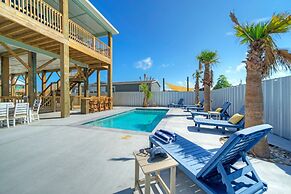 Frisky Flip Flopper by Avantstay Pool + Views