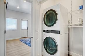 Frisky Flip Flopper by Avantstay Pool + Views