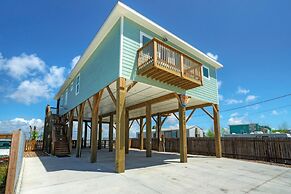 Frisky Flip Flopper by Avantstay Pool + Views