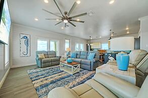 Frisky Flip Flopper by Avantstay Pool + Views