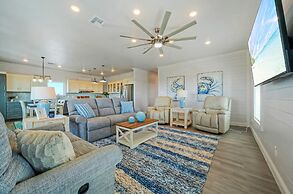 Frisky Flip Flopper by Avantstay Pool + Views