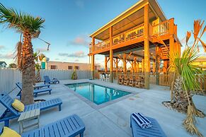 Frisky Flip Flopper by Avantstay Pool + Views