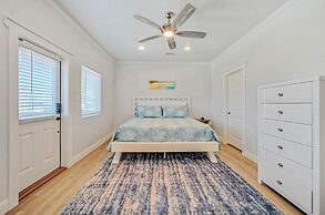 Frisky Flip Flopper by Avantstay Pool + Views