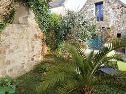 Charming Holiday Home Near the Pointe du Raz