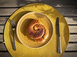 Comfortable Chalet With Microwave, on a Holiday Park 1 km. From the Be