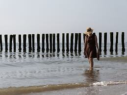 Comfortable Chalet With Microwave, on a Holiday Park 1 km. From the Be